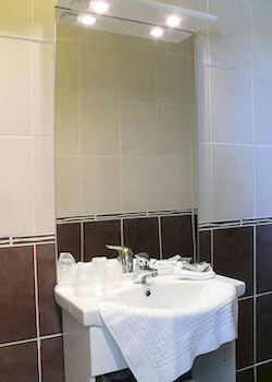 Logis Drom'Sud Hotel Donzere Екстер'єр фото